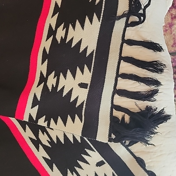 Shawl - Picture 2 of 3